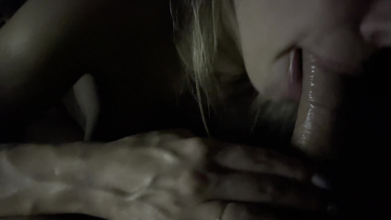 Vik1one: Noche de mamada casera con semen en la boca
