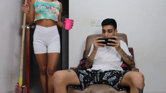 Jamesxd1010: 방에서 청소를 하고 있던 의붓여친이 스트레스를 받은 그녀를 따먹을 수 있도록 유혹했고, 나는 내 자지를 존나게 넣었어