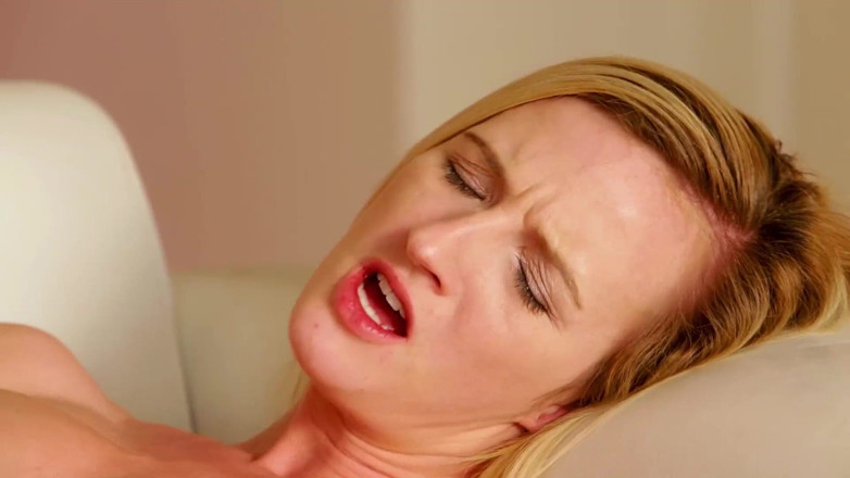 Lesbian Stories: Blonde Lesbian Teen Really Knows to Lick Wet Cunts