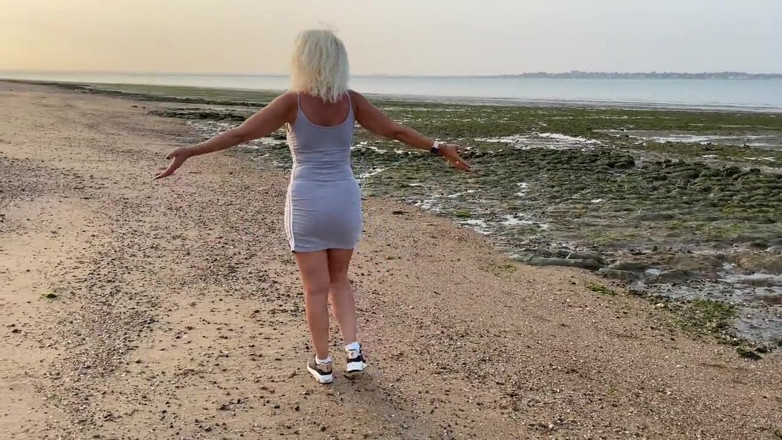 Martins Mrs: Playing with My Pussy and Completely Naked on the Beach