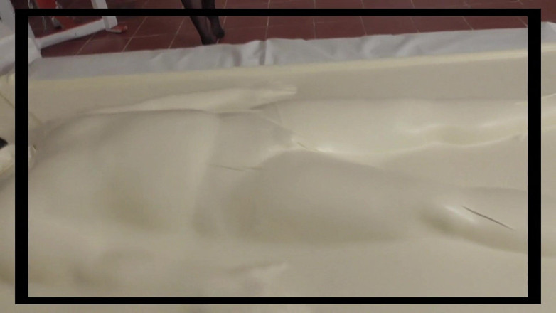 Femdom Austria: Controliing in Vacuum Bed!