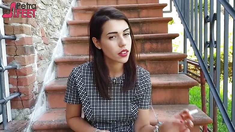 Cyber pussy: Sex cu MILF-ul vecinului meu.