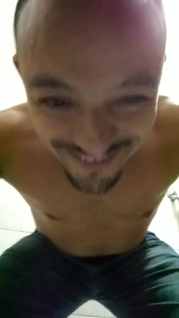 Xanvaskas: Exhibitionism in the bathroom
