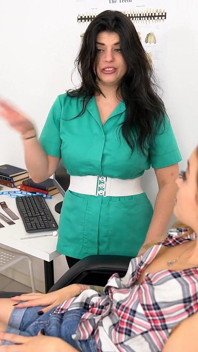 Zubař v downblouse - JOI