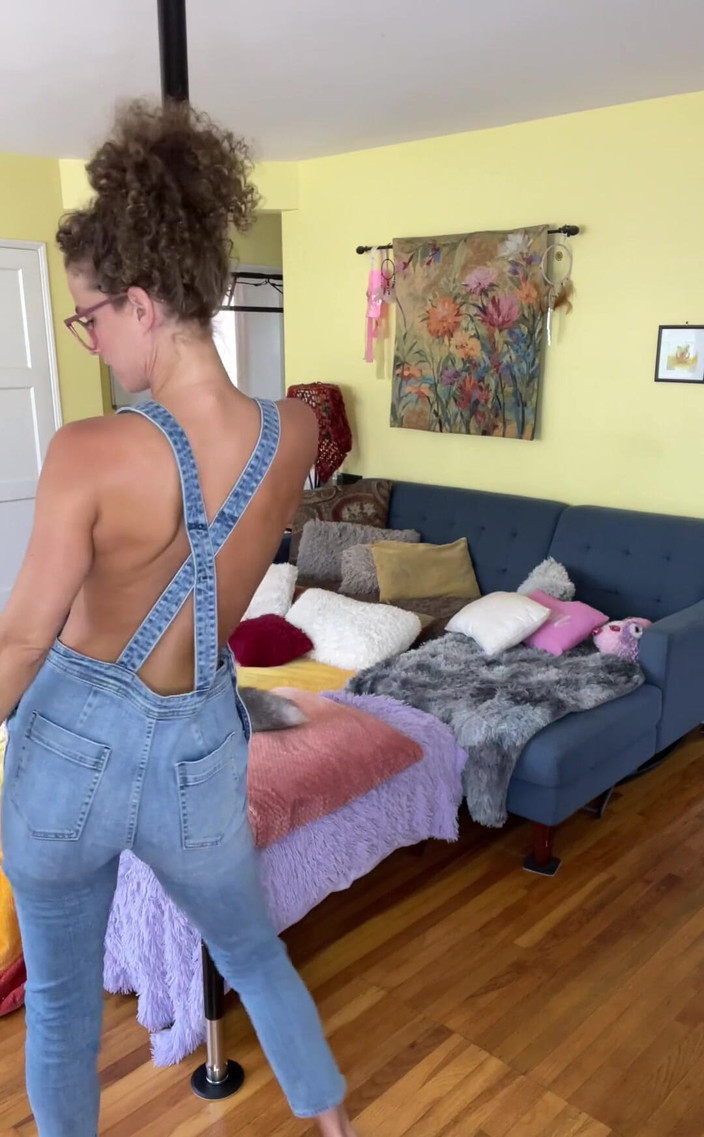 VibeWithMommy: Che cosa è di una ragazza in tuta?!? Beh, questo è un...