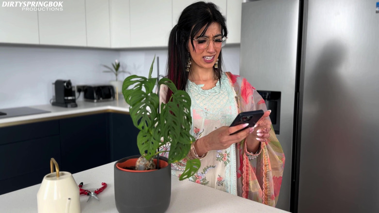 Aaliyah Yasin: Aaliyah Comforts Kitty After Her Break-up