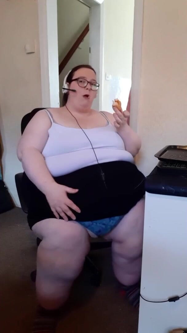 SSBBWLadyBrads: İri güzel kadın patronundan çörek alıyor