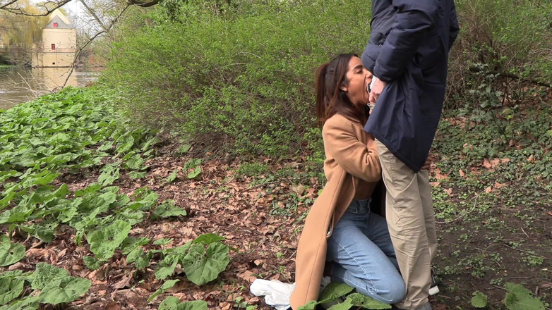 Latin Trans: Minha cadela Aleyda me chupa visitando bruges
