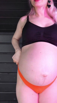 Pregnant in Cameltoe