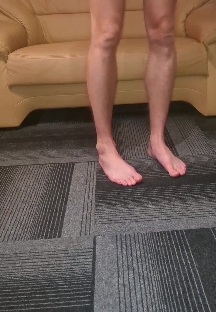 NoFace Twink X: Un twink excité prend un énorme gode de fisting dans le...