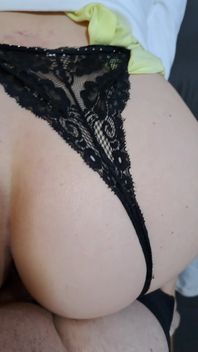 Mi masturbo mentre vengo scopata