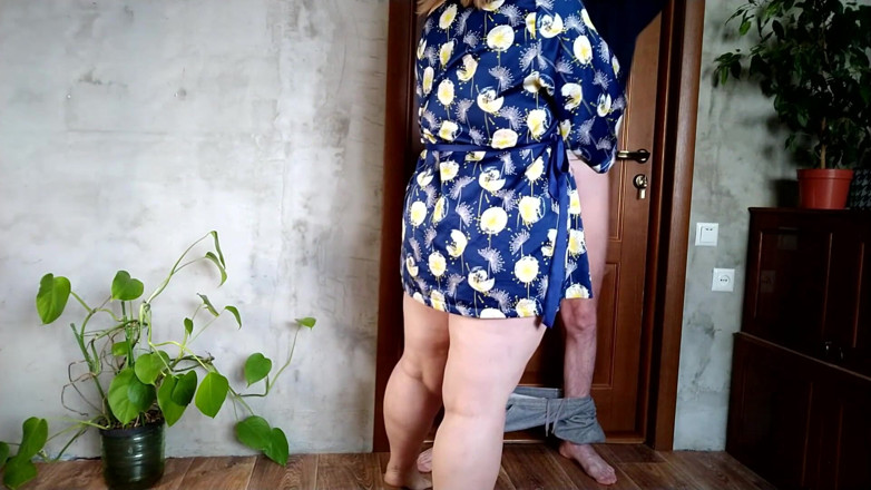 OurFetishLife: Une superbe MILF aux seins naturels suce et branle une...