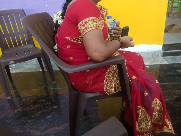 Priyanka314: Sary si ibu rumah tangga cantik india lagi ganti baju...