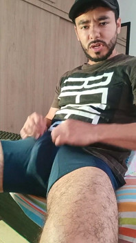 Ti piace come gemo e parlo sporco mentre mi masturbo?