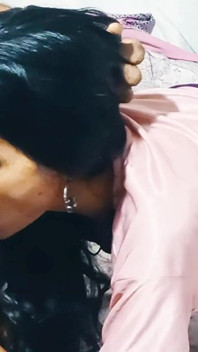 Apani Patani Ki Peheli Bar Massage Karke Gand Me Ungli Dala