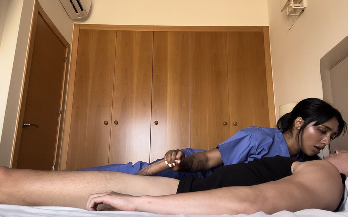 Yasmina and Brady: Große Krankenschwester Reitet Auf Dem Schwanz Ihrer Patientin, Wenn Der...