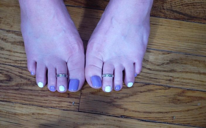Deanna deadly: Toe Wiggling e Toe Rings JOI com roxo e branco...