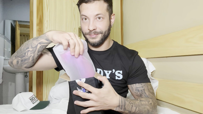 John Brachalli: Prova Dildo Pink Monster