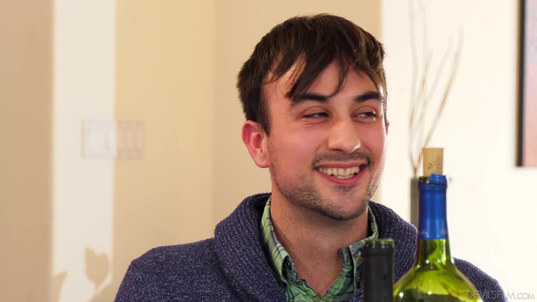 Devils Film: Filem Devils - Isteri Seksi Sangat Teruja Melihat Suaminya Dikongkek