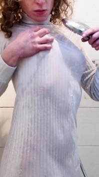 เสื้อเปียกในห้องน้ำ JOI