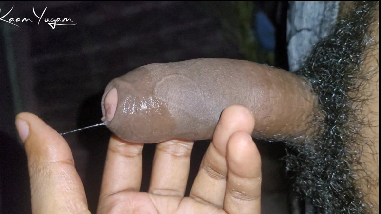 KaamYugam: Caliente chico indio del pueblo masturbándose