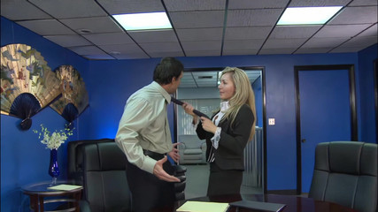 Pervy Studio: Mylf šuká důvěru ve svého kolegu