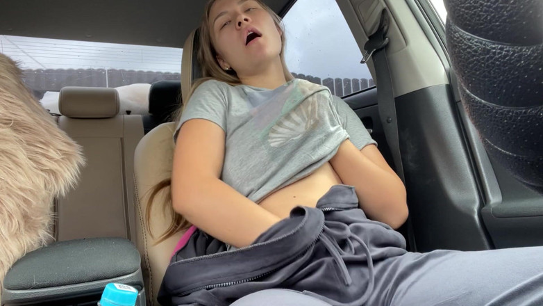 Stacy_via: Real Orgasm. Masturbation in Car!