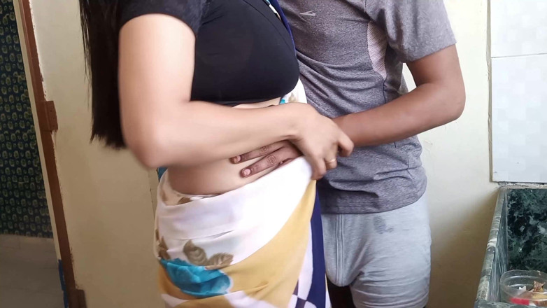 Yourdidipriya: Priya yenge mutfakta devar ile seks yapıyor