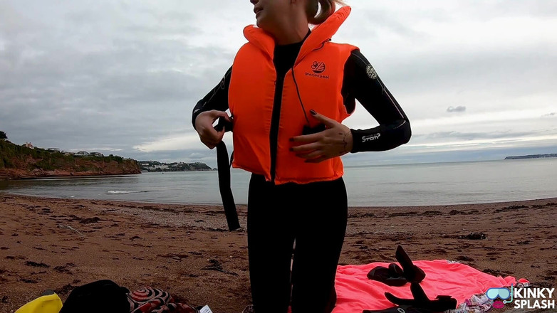 UKCuteGirl: Attaché moulant et sans flottaison - test de gilets de sauvetage...