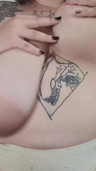 Sensual strip provocação e adoração de peitos flácidos