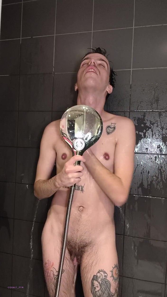 Cobalt FTM: Ftm збуджується під душем і дрочить