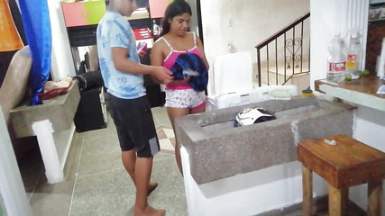 SAMANTA: Jsem nadržená se svou nevlastní sestrou Nenechám ji samotnou, dokud...