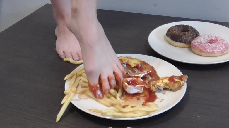 Femdom Austria: Fast food ve don ayak besleme!