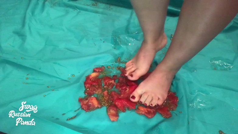 Swag Russian Panda: Barefoot food crushing, smashing tomatoes and crispy cake with my...