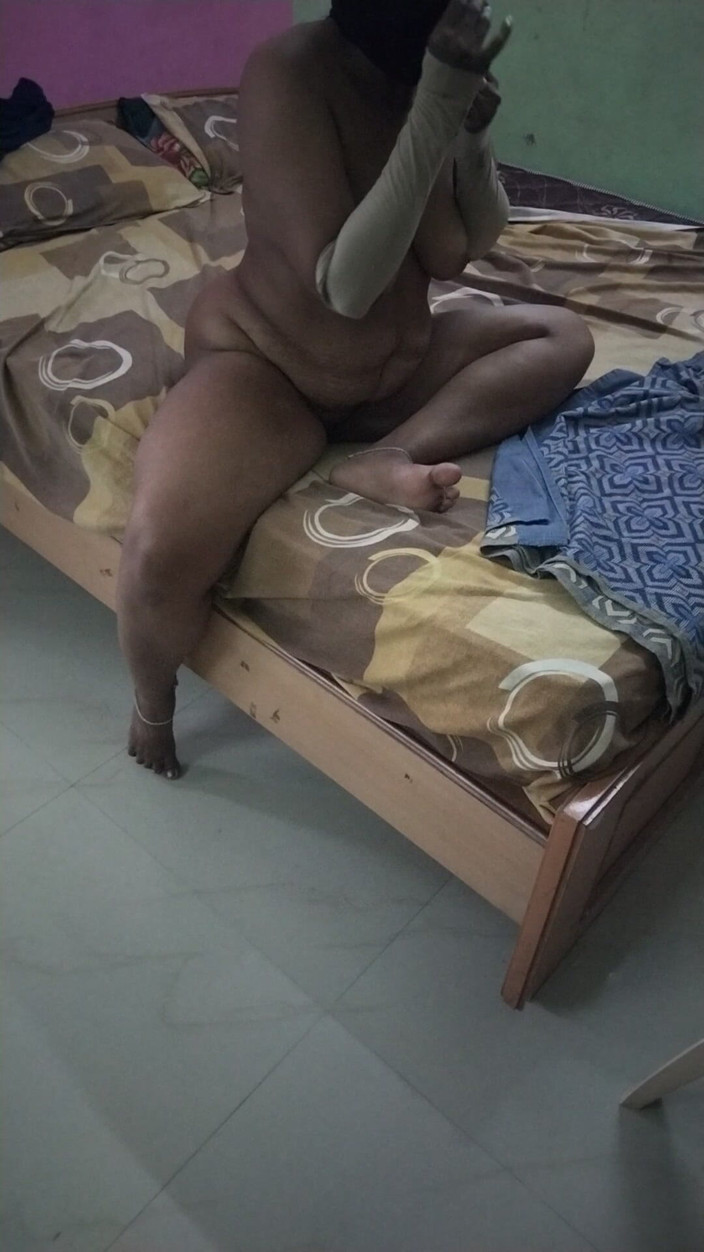 Tamil lesbian: Indická baculatá tetička Sexy kundička Finguring