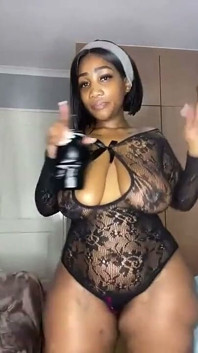 Gruby tyłek BBW striptiz i ssanie dildo