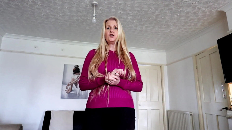 Britishmilf: Stiefmoeders stinkende onderbroek