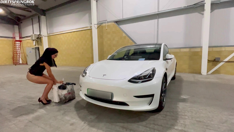 Aaliyah Yasin: Muslim Wife Gets Fucked in the Car Park
