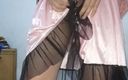 Naomisinka: Un travesti porte une jolie robe soyeuse et en dentelle