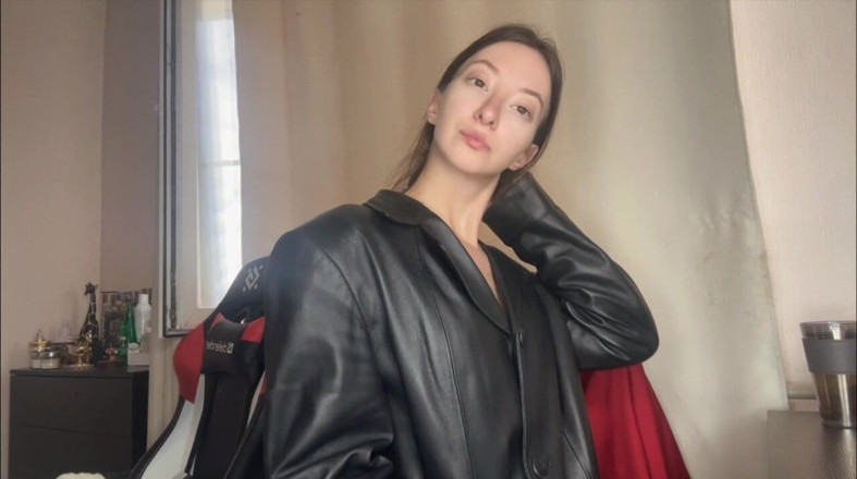 Skinny_lady69: Look Into My Eyes and Don't You Dare Look Away.