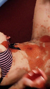 Sexy and very nasty touch themselves in the tub