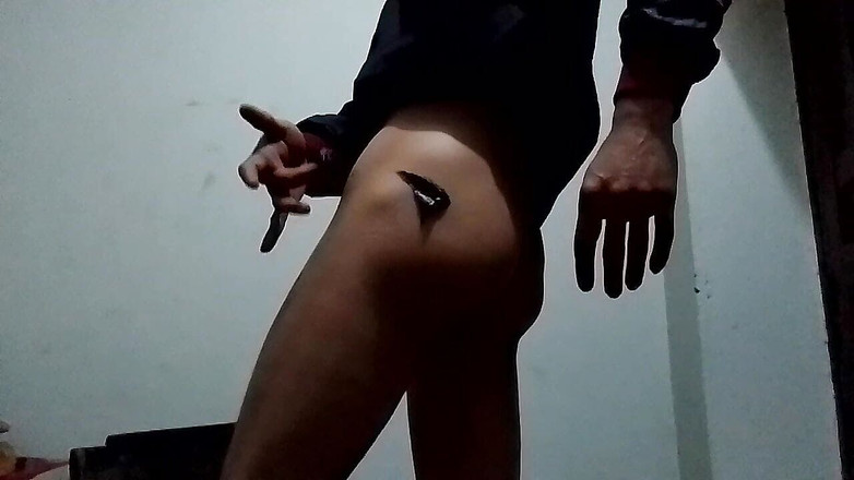 Gangbang straight: Pissande ryttare i hans omklädningsrum