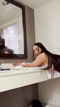Bbc für MILF mit dickem hintern, miss raquel im badezimmer
