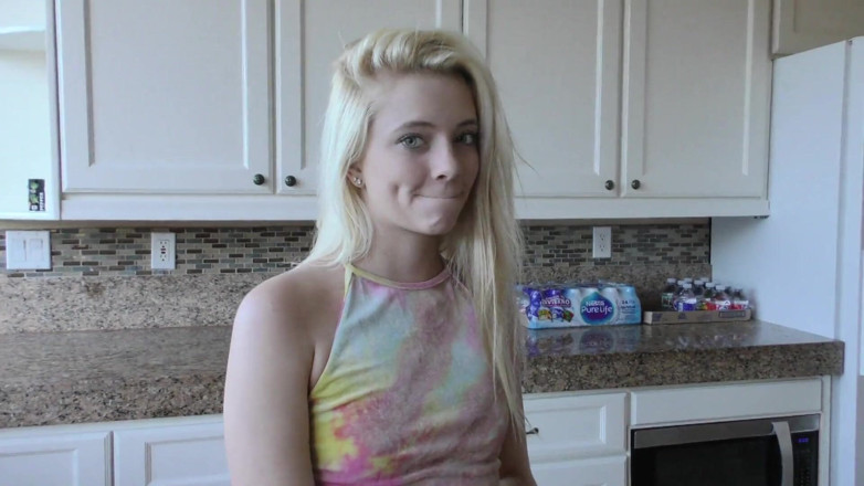 Perv Milfs n Teens: Riley Star jamin par n chadhne ke lie apne sautele...