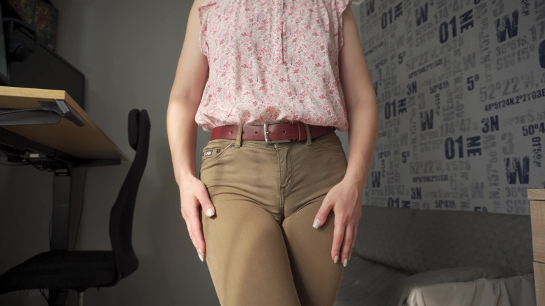 Teasecombo 4K: Zlobivá kolegyně Předvádí wedgie kundičku