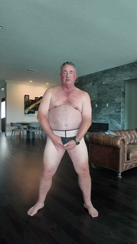 Bragas Pequeñas Y Polla Enjaulada