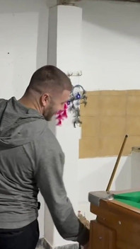 Bay Carmona ve Victor Ferraz çıplak bilardo oynuyor