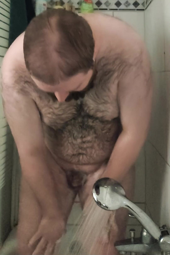 BearPup Akuma: Gruby Niedźwiedź Bierze Prysznic