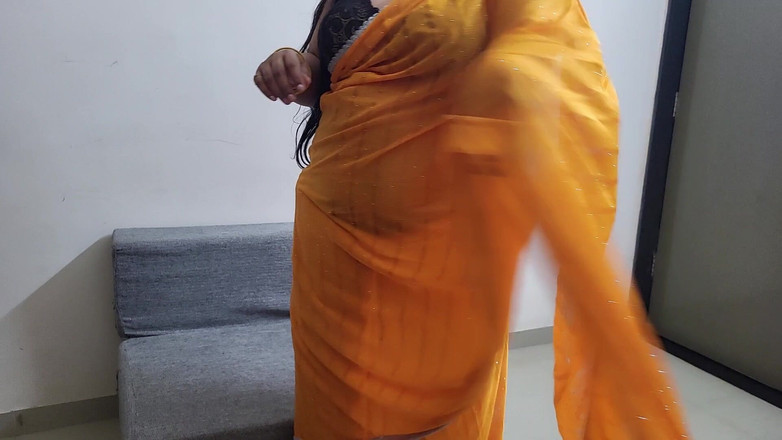 Hot Pavitra: Kamu menyayangiku?