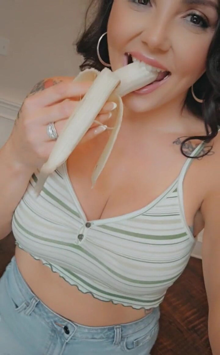 CoyWilder: 星期五快乐宝贝！确保你吃我吃早餐